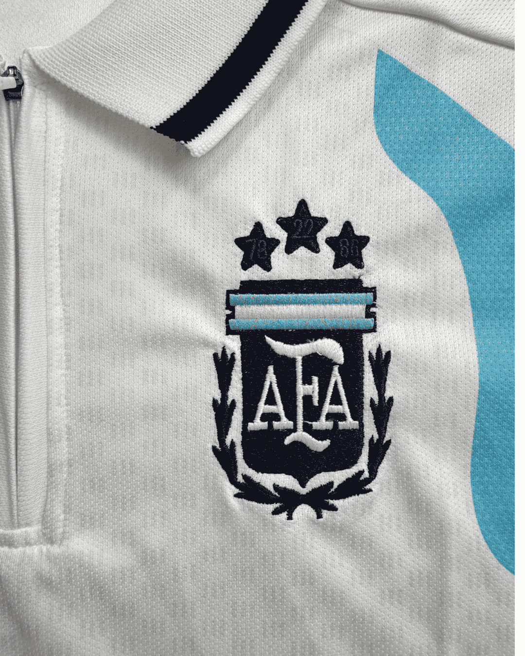 ARGENTINA 2026 TRAINING KIT - POLO (HALF SLEVEE ) ZIP -EMBROIDERY